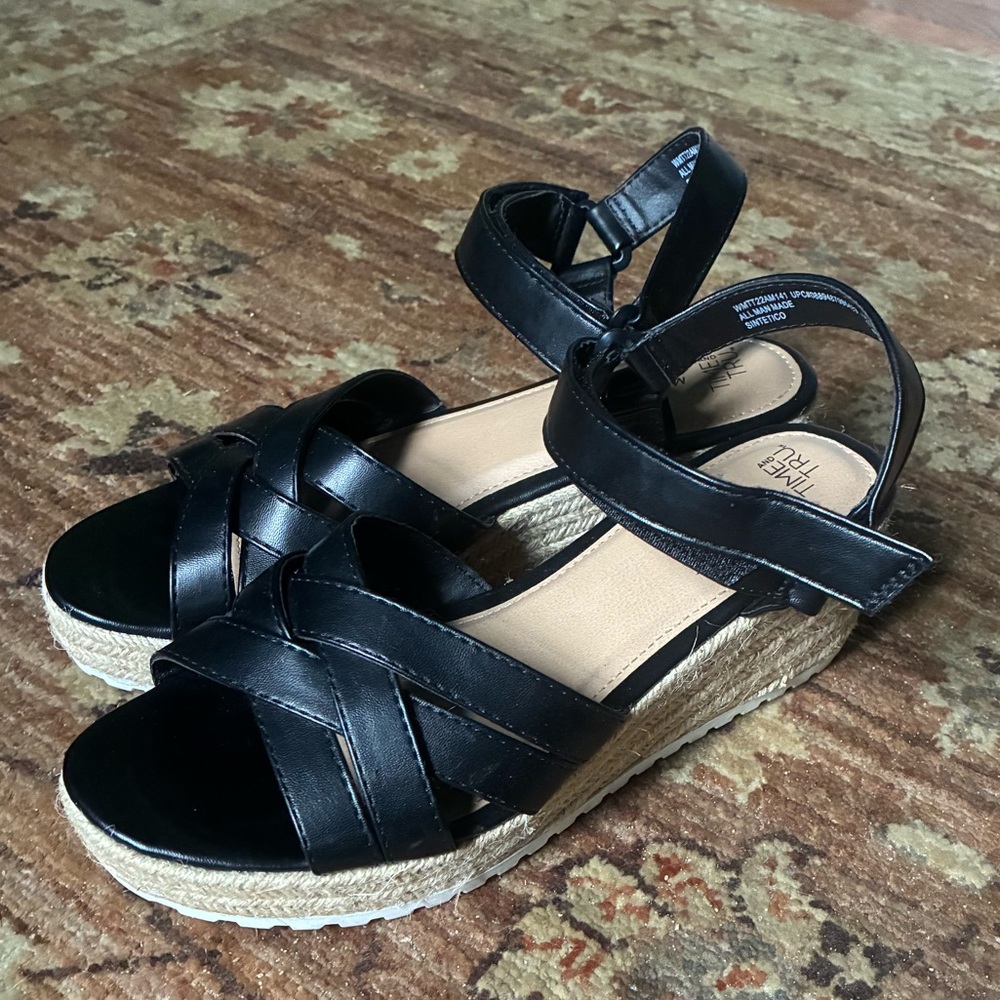 Time and Tru Size 9 Faux Leather Wedges